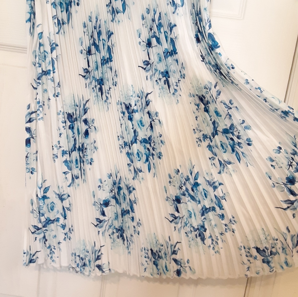 Jill pleated midi skirt silky floral